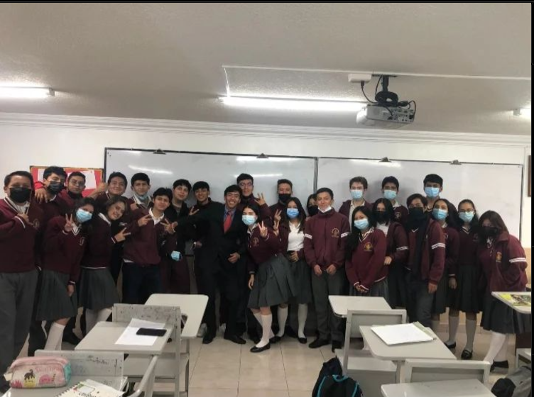 Sesión de clase con estudiantes en el aula
